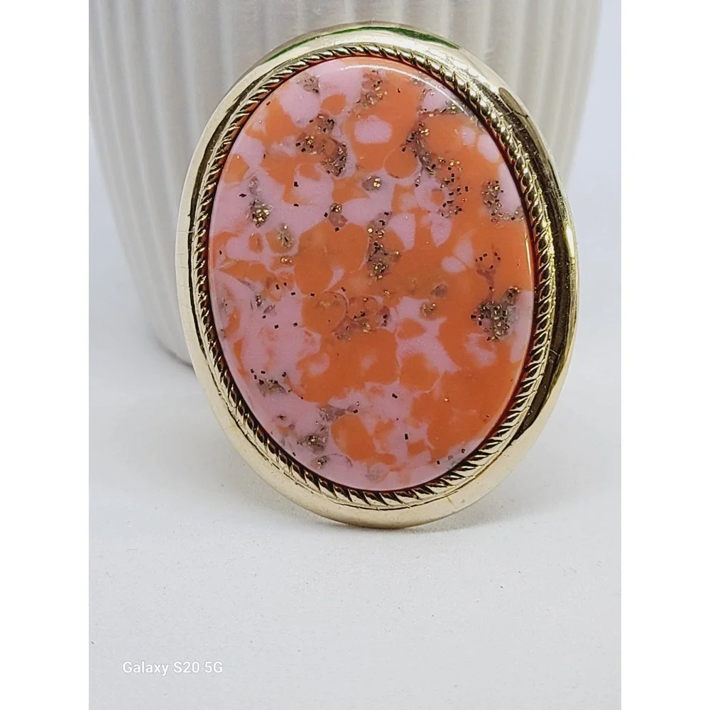 Sarah Coventry captivating oval